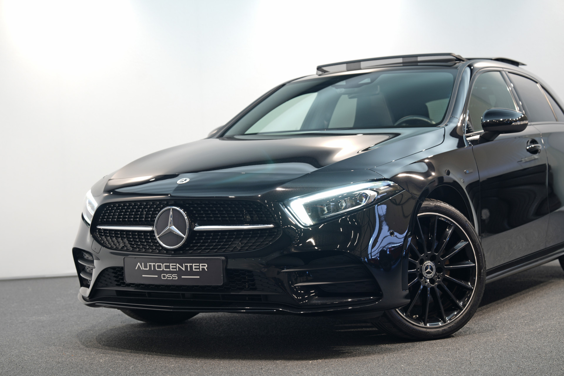 Mercedes-Benz A-Klasse 250 e AMG 48655097-25.jpg | Autocenter Oss