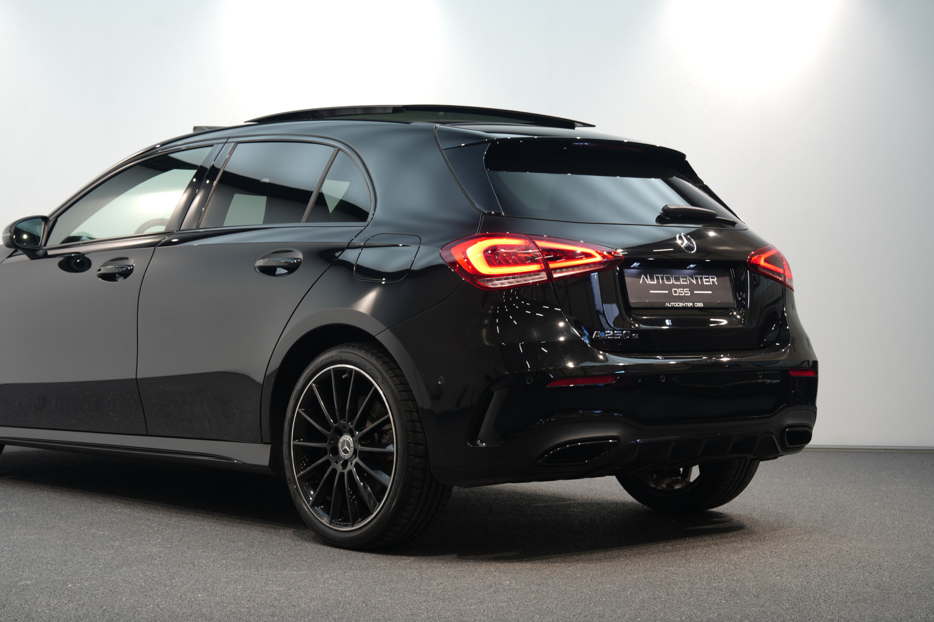 Mercedes-Benz A-Klasse 250 e AMG 48655097-26.jpg | Autocenter Oss