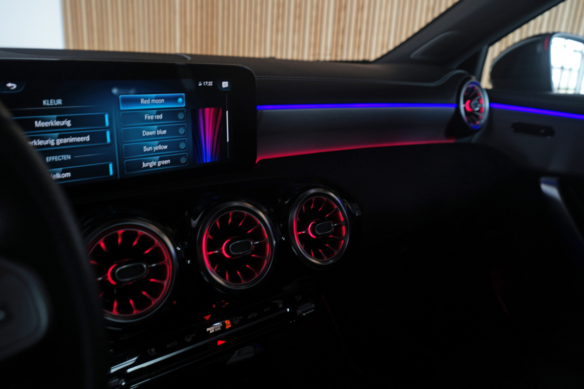 Mercedes-Benz A-Klasse 250 e AMG 48655097-31.jpg | Autocenter Oss