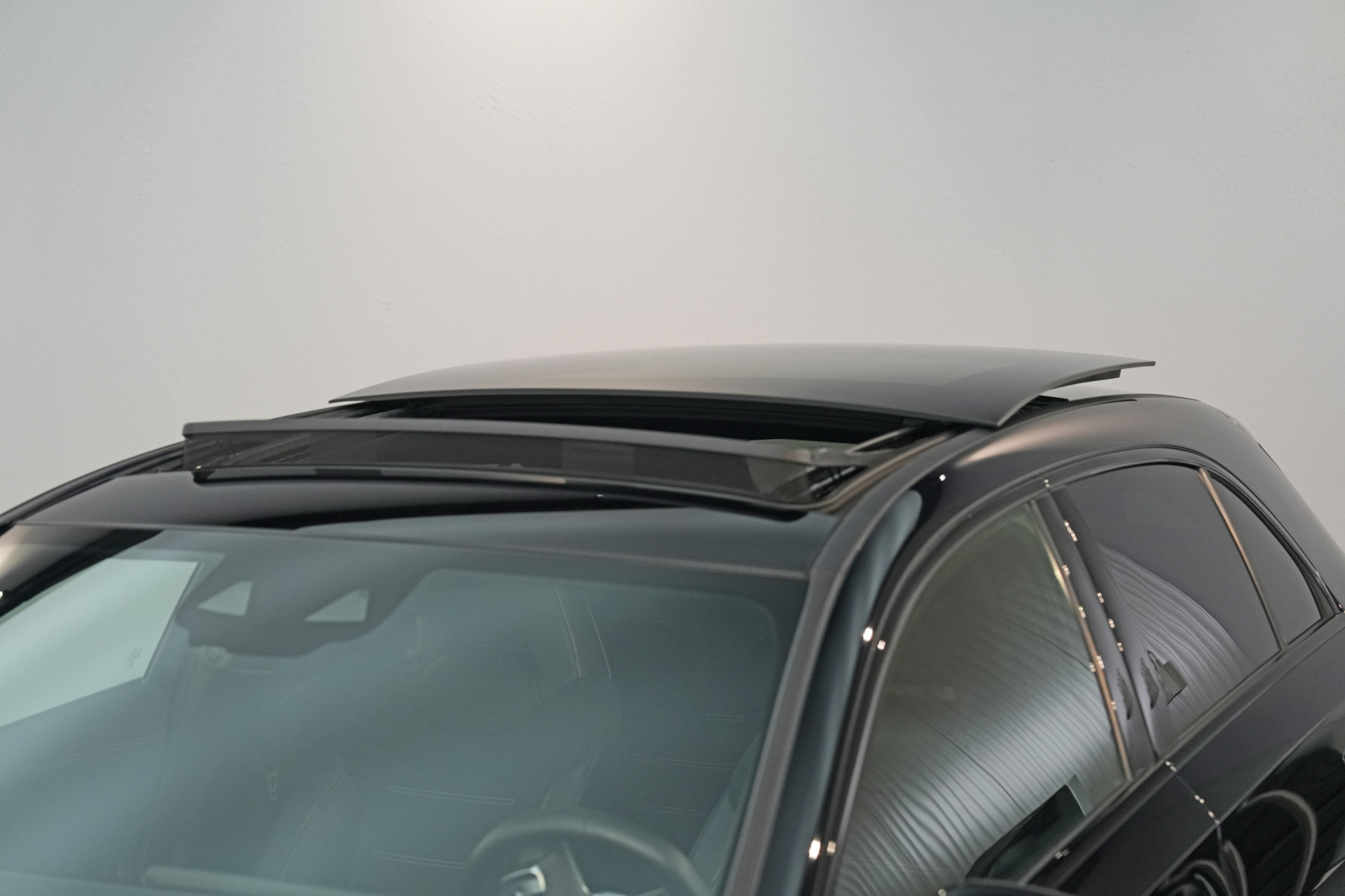 Mercedes-Benz A-Klasse 250 e AMG 48655097-33.jpg | Autocenter Oss