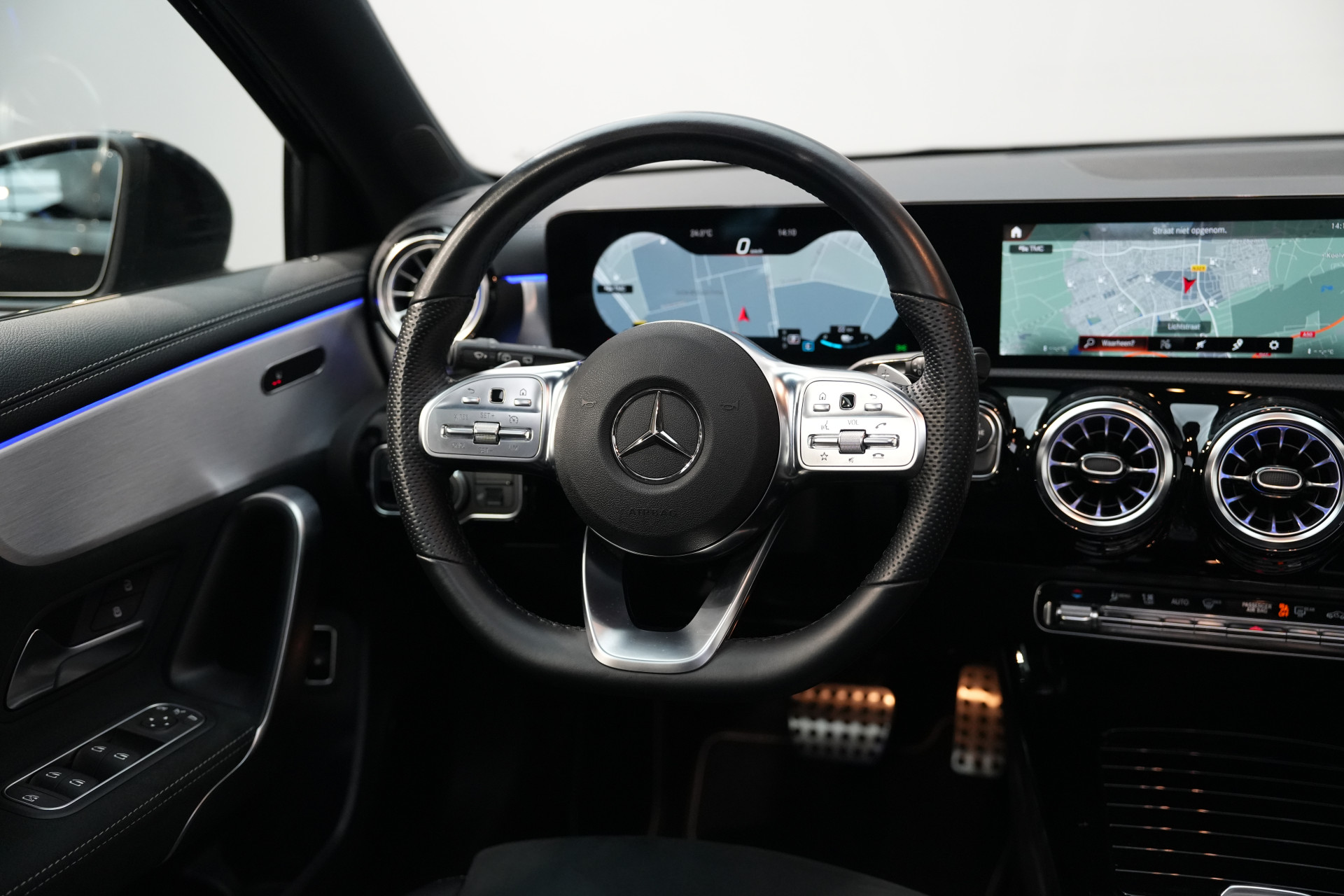 Mercedes-Benz A-Klasse 250 e AMG 48655097-40.jpg | Autocenter Oss