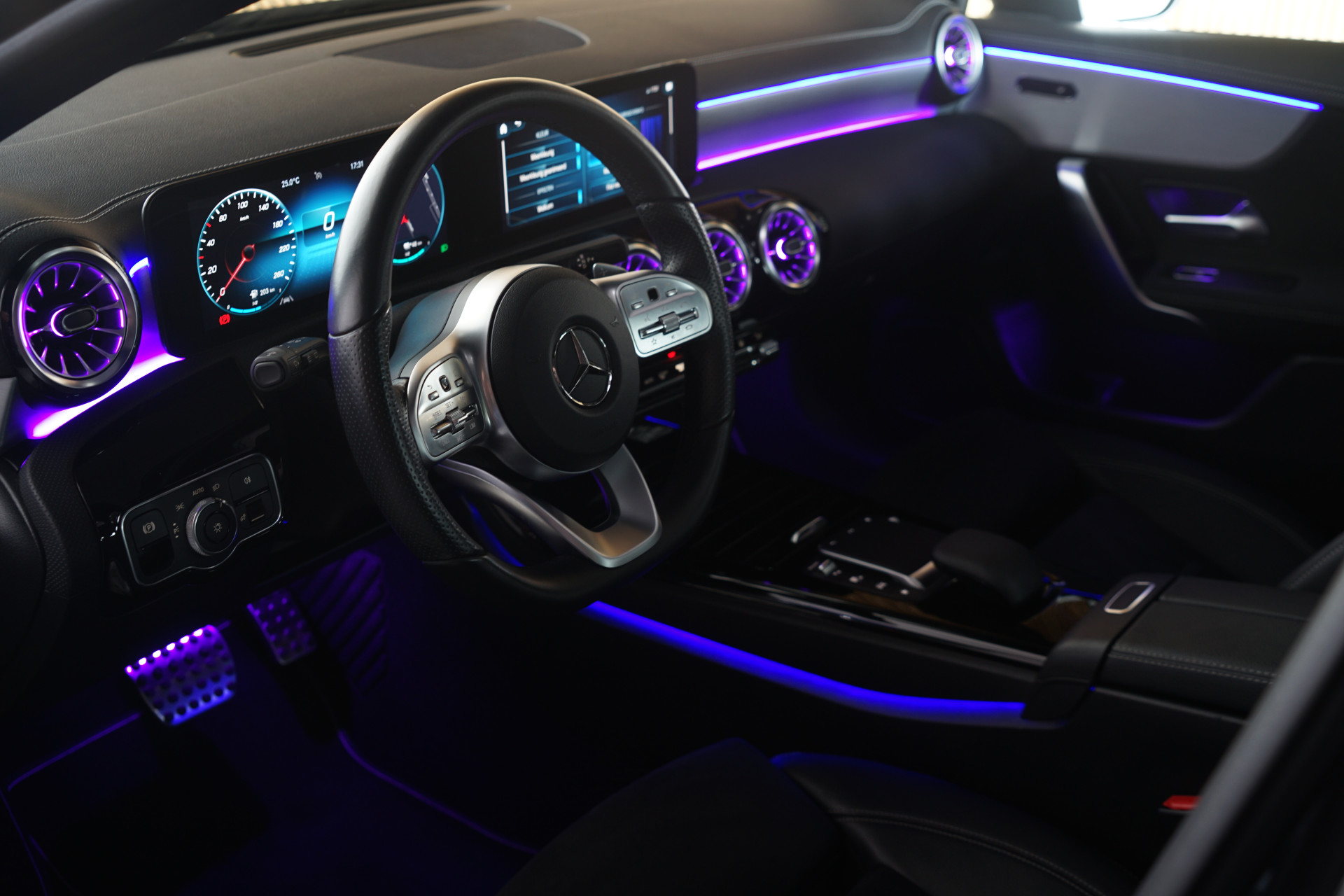 Mercedes-Benz A-Klasse 250 e AMG 48655097-70.jpg | Autocenter Oss