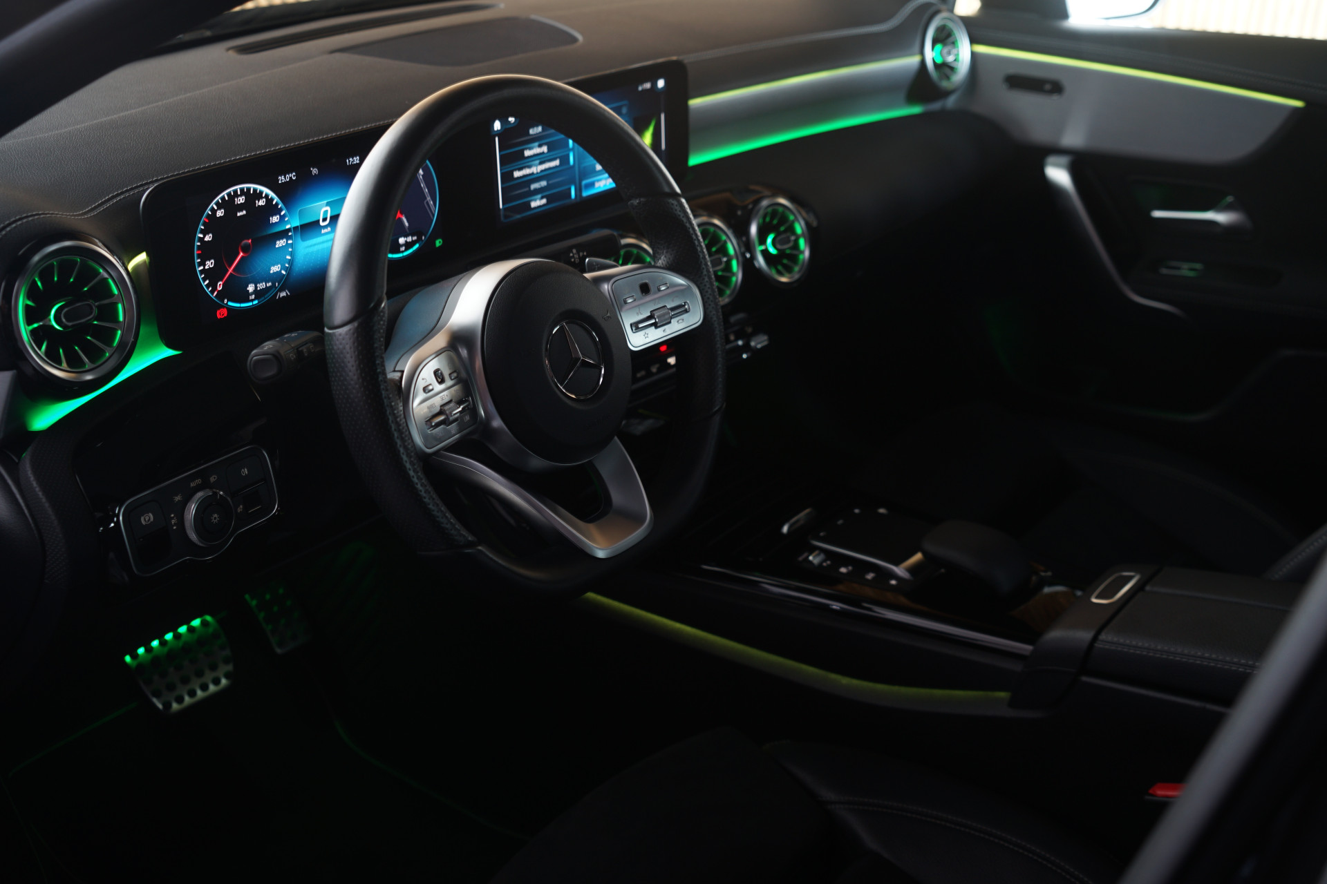 Mercedes-Benz A-Klasse 250 e AMG 48655097-71.jpg | Autocenter Oss