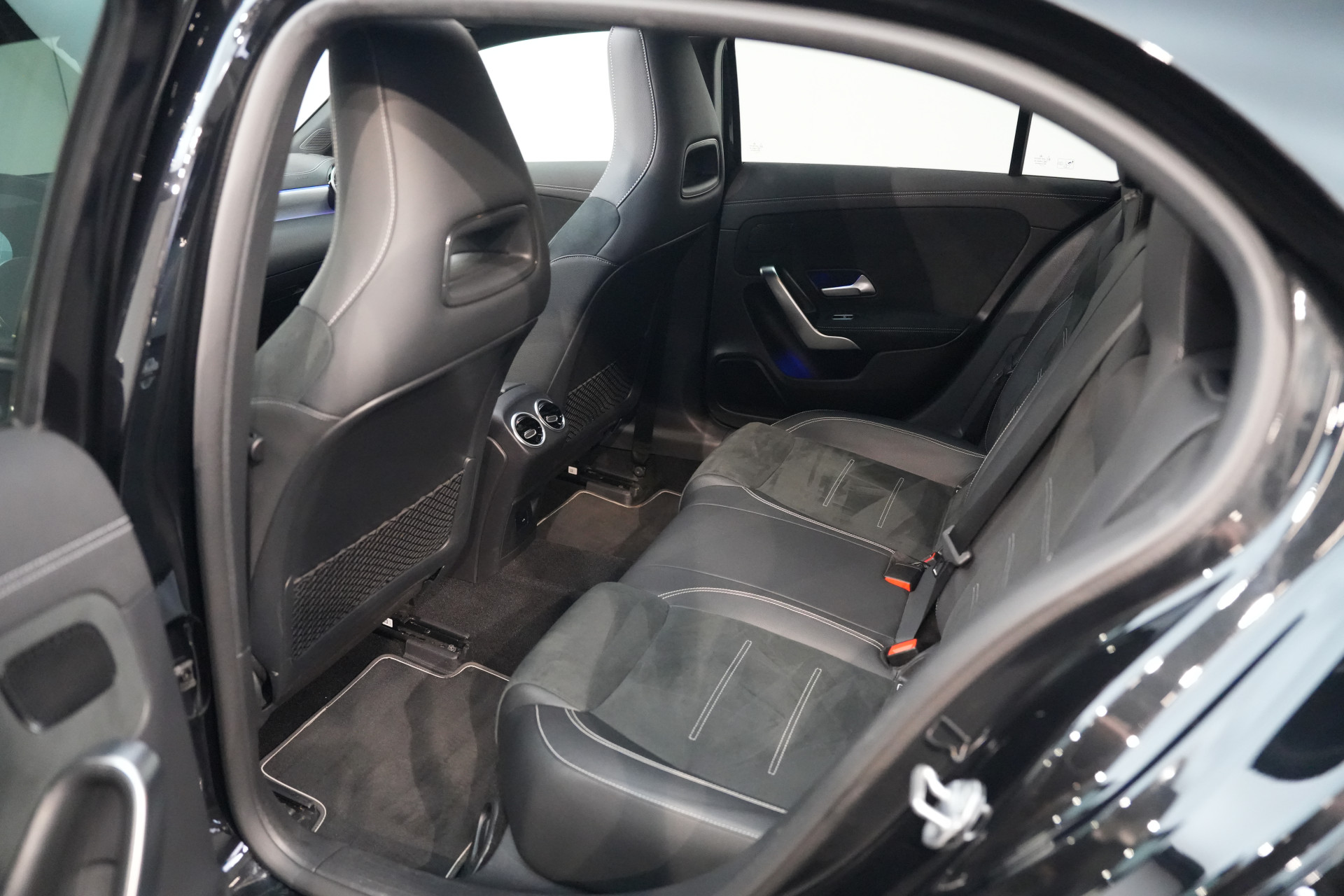 Mercedes-Benz A-Klasse 250 e AMG 48655097-8.jpg | Autocenter Oss