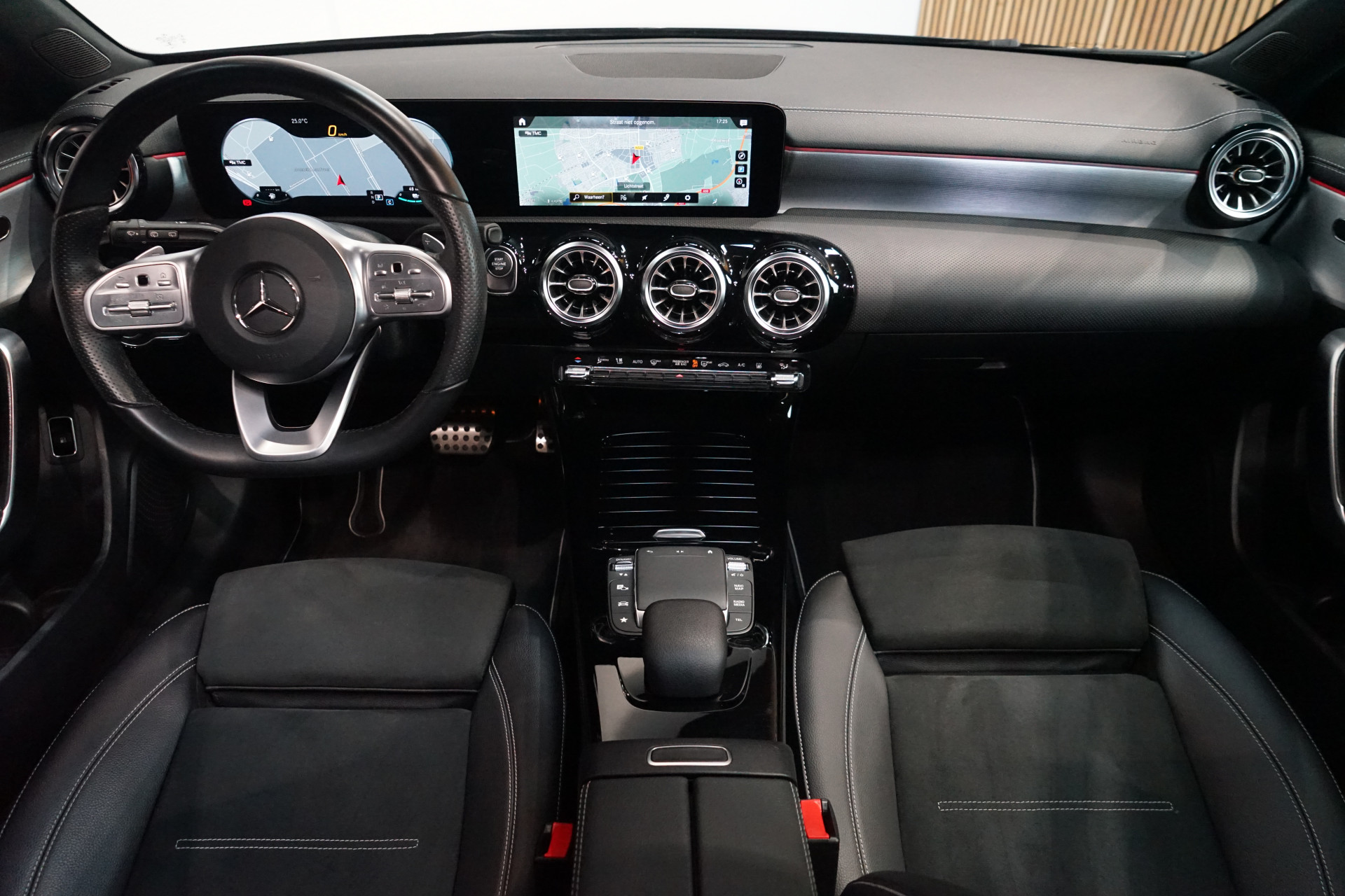 Mercedes-Benz A-Klasse 250 e AMG 48655378-12.jpg | Autocenter Oss