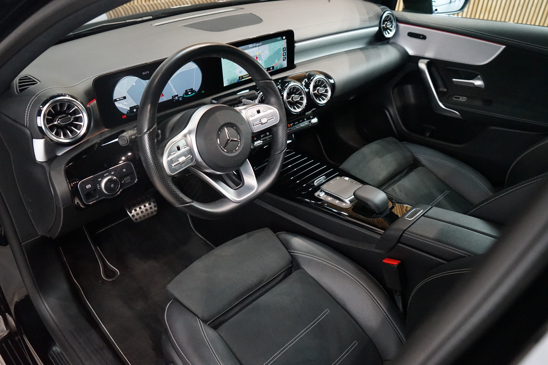 Mercedes-Benz A-Klasse 250 e AMG 48655378-13.jpg | Autocenter Oss