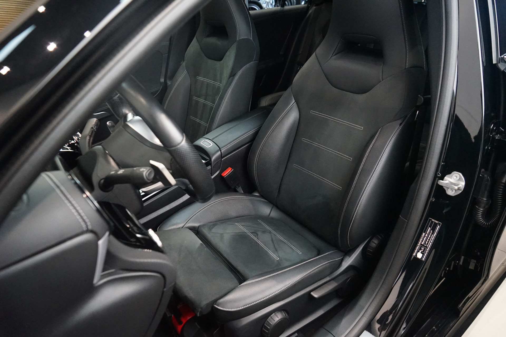 Mercedes-Benz A-Klasse 250 e AMG 48655378-14.jpg | Autocenter Oss