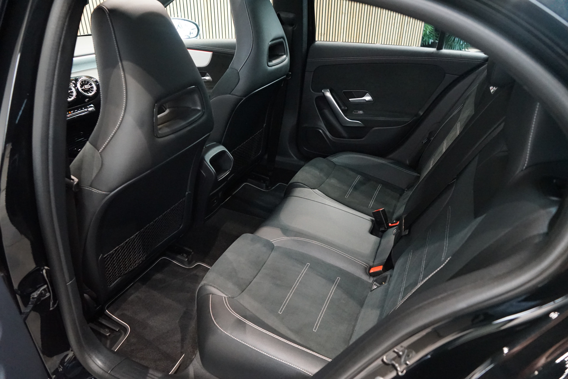 Mercedes-Benz A-Klasse 250 e AMG 48655378-15.jpg | Autocenter Oss