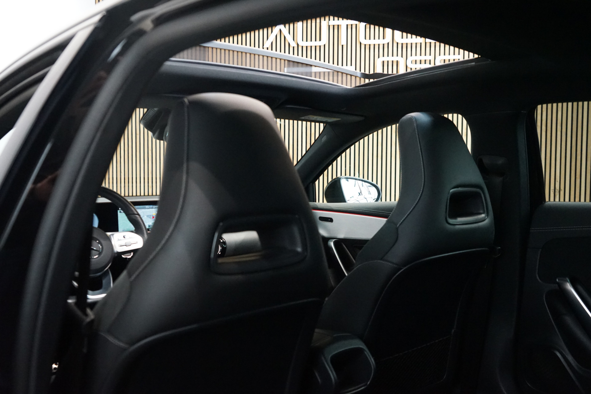 Mercedes-Benz A-Klasse 250 e AMG 48655378-16.jpg | Autocenter Oss