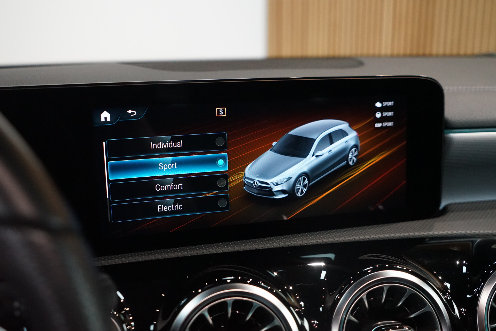 Mercedes-Benz A-Klasse 250 e AMG 48655378-24.jpg | Autocenter Oss