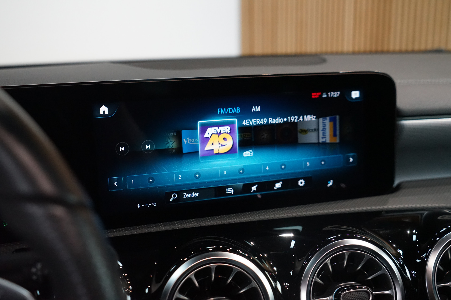 Mercedes-Benz A-Klasse 250 e AMG 48655378-28.jpg | Autocenter Oss