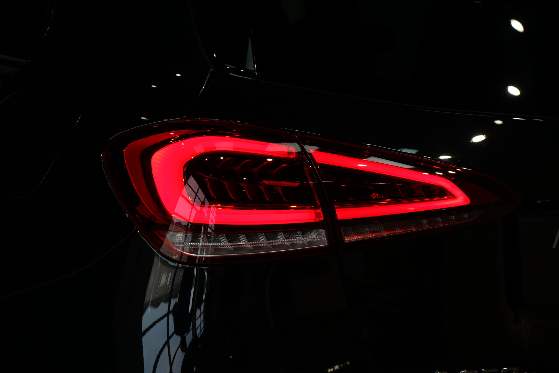 Mercedes-Benz A-Klasse 250 e AMG 48655378-39.jpg | Autocenter Oss