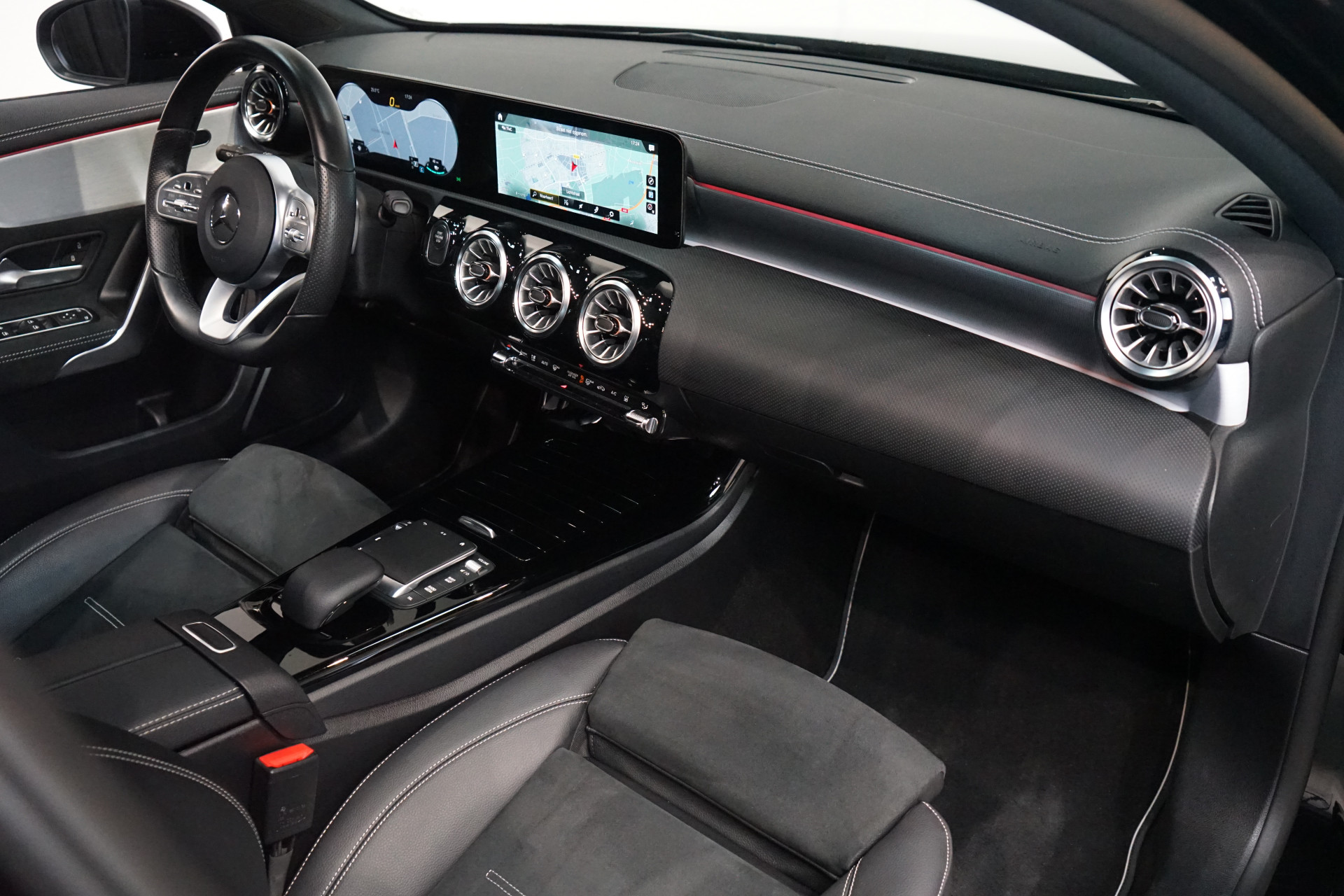 Mercedes-Benz A-Klasse 250 e AMG 48655378-46.jpg | Autocenter Oss