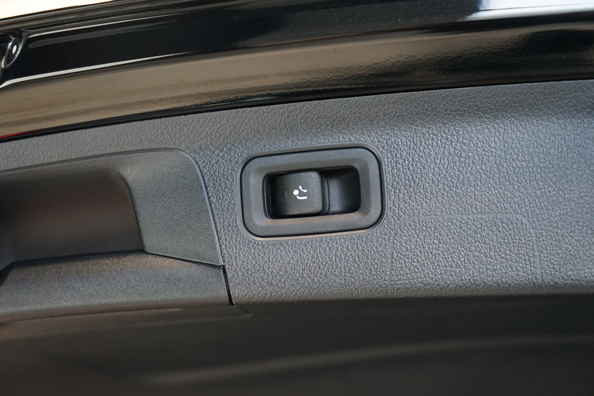 Mercedes-Benz A-Klasse 250 e AMG 48655378-5.jpg | Autocenter Oss