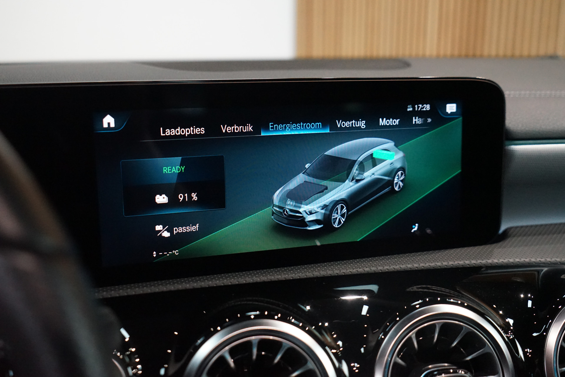 Mercedes-Benz A-Klasse 250 e AMG 48655378-55.jpg | Autocenter Oss