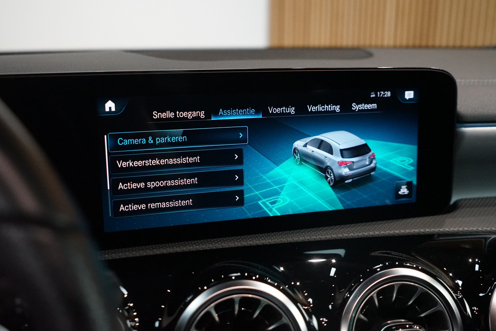 Mercedes-Benz A-Klasse 250 e AMG 48655378-60.jpg | Autocenter Oss