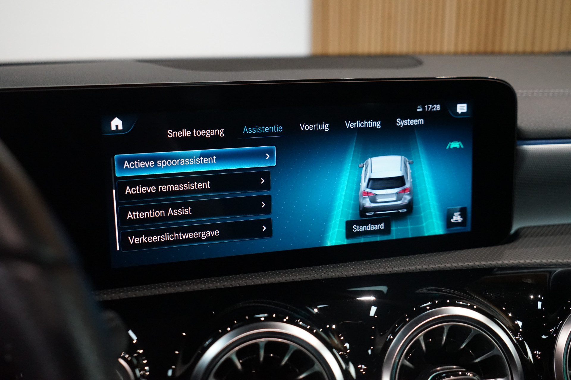 Mercedes-Benz A-Klasse 250 e AMG 48655378-61.jpg | Autocenter Oss