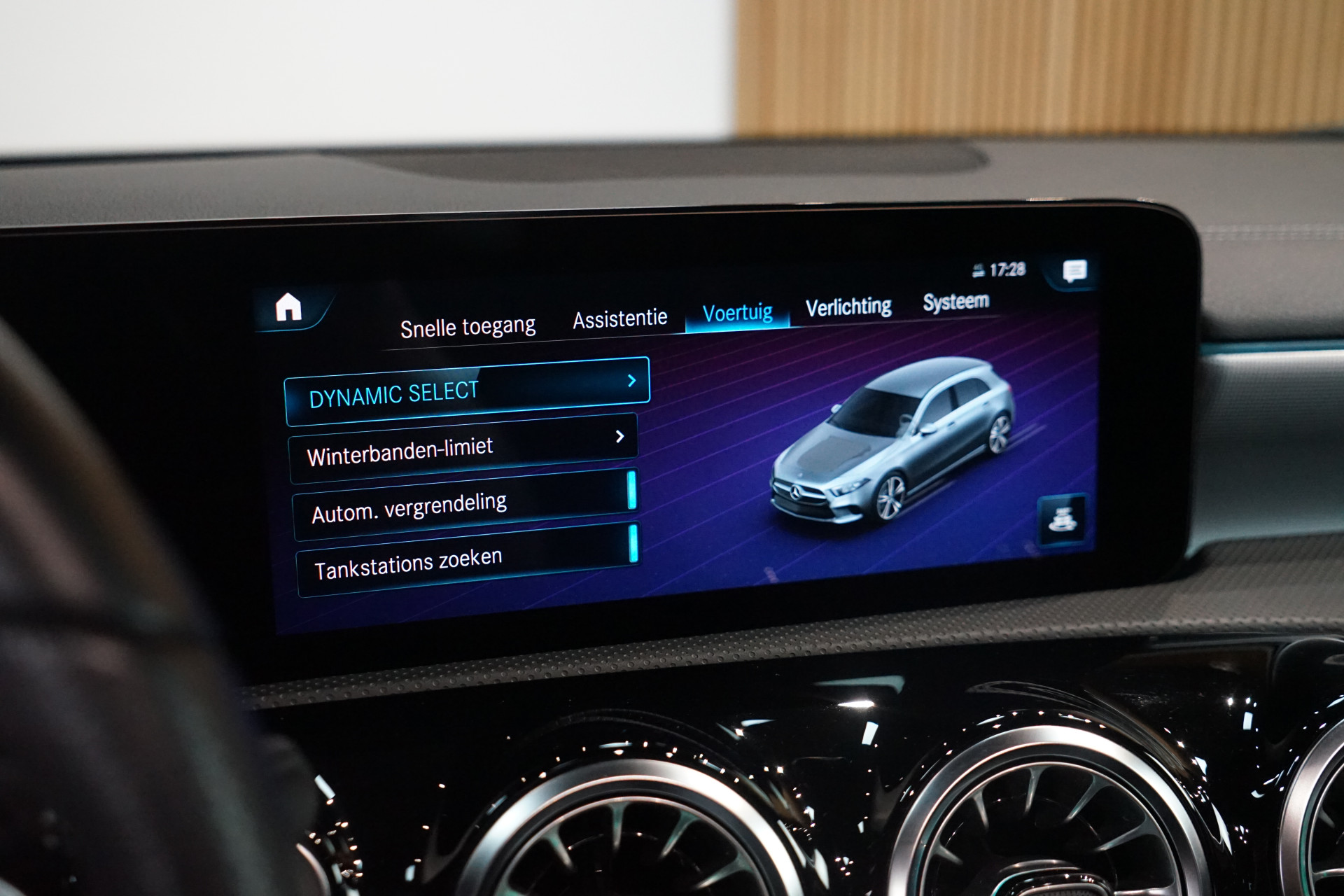 Mercedes-Benz A-Klasse 250 e AMG 48655378-62.jpg | Autocenter Oss