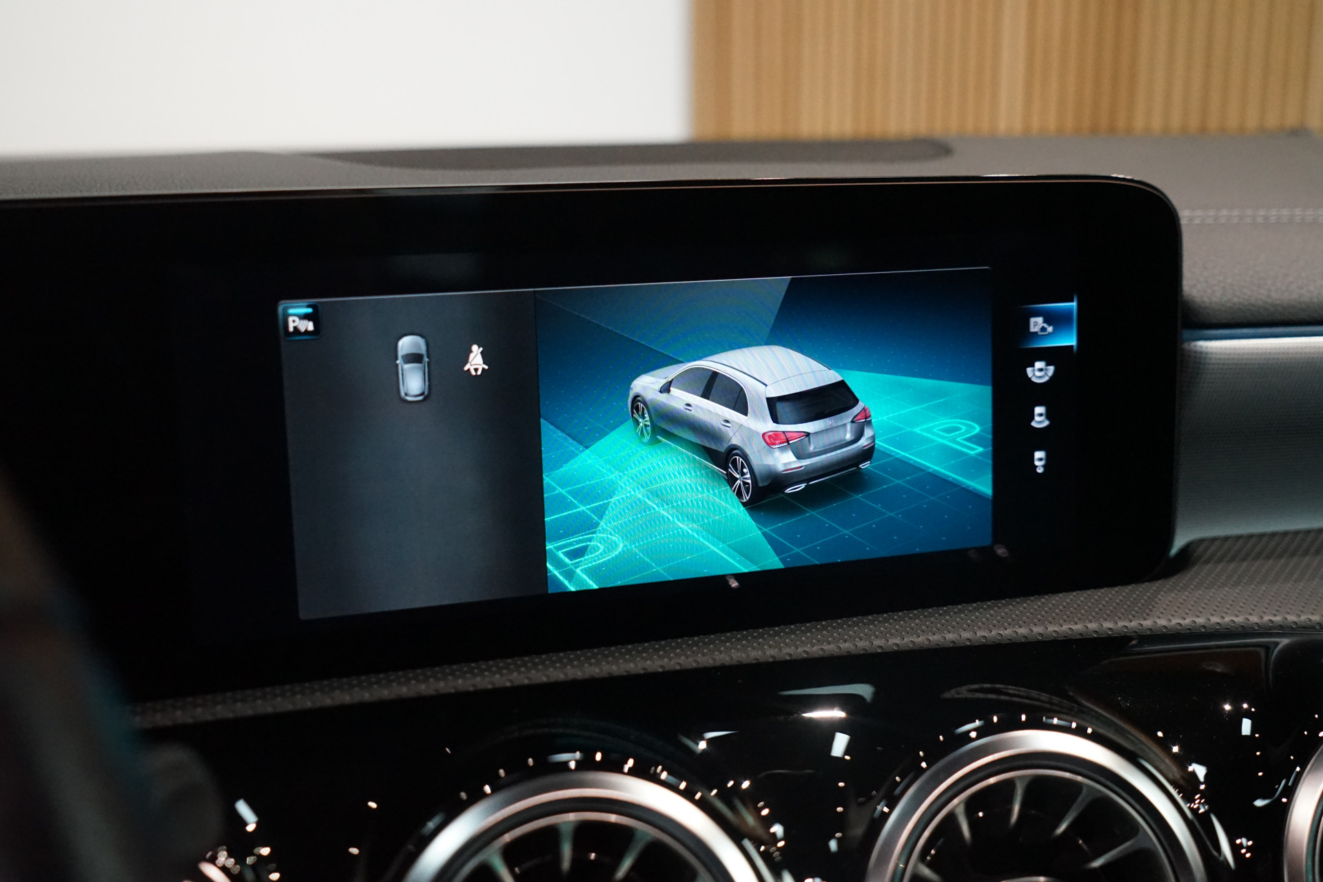 Mercedes-Benz A-Klasse 250 e AMG 48655378-66.jpg | Autocenter Oss