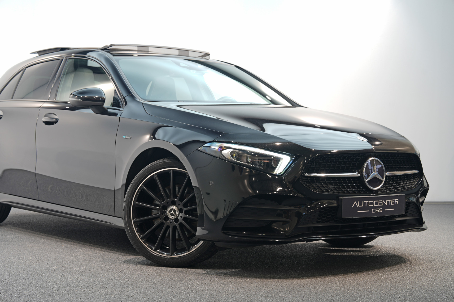 Mercedes-Benz A-Klasse 250 e AMG 48655378-69.jpg | Autocenter Oss