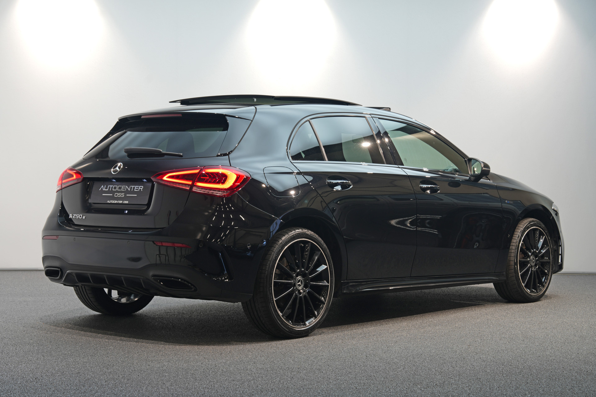 Mercedes-Benz A-Klasse 250 e AMG 48655378-9.jpg | Autocenter Oss