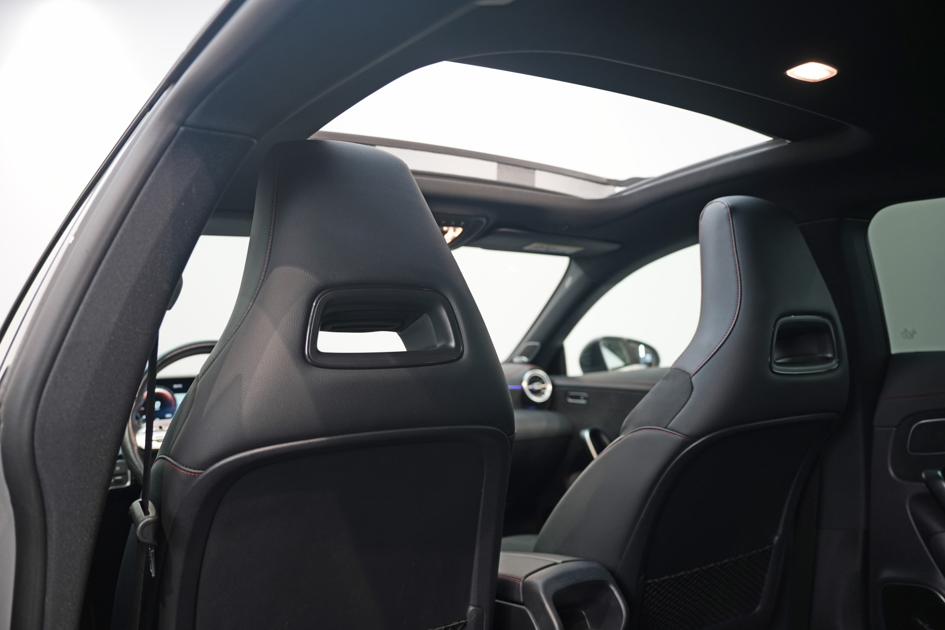 Mercedes-Benz CLA-Klasse Shooting Brake 250 e AMG 48841225-13.jpg | Autocenter Oss