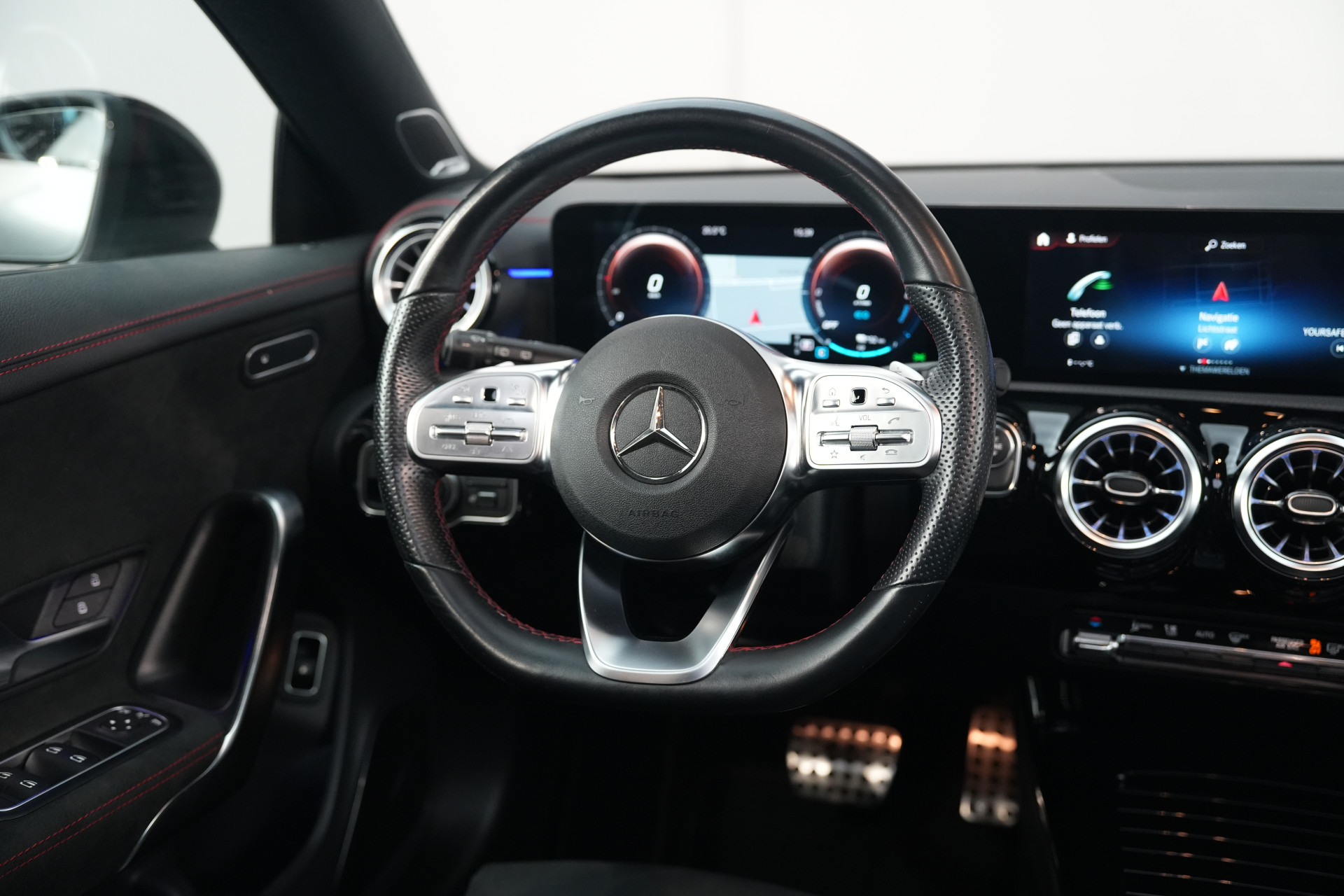 Mercedes-Benz CLA-Klasse Shooting Brake 250 e AMG 48841225-21.jpg | Autocenter Oss