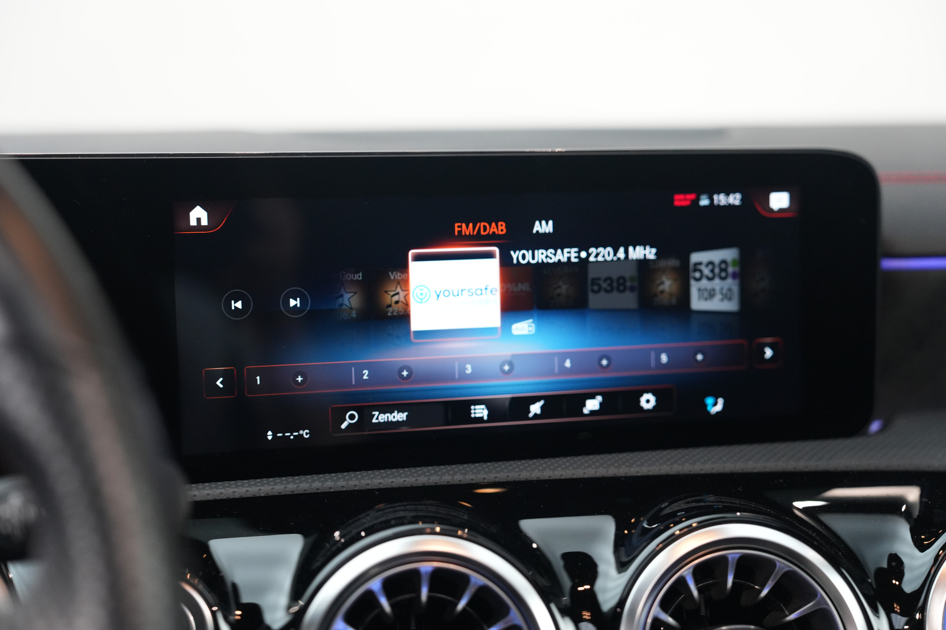 Mercedes-Benz CLA-Klasse Shooting Brake 250 e AMG 48841225-37.jpg | Autocenter Oss