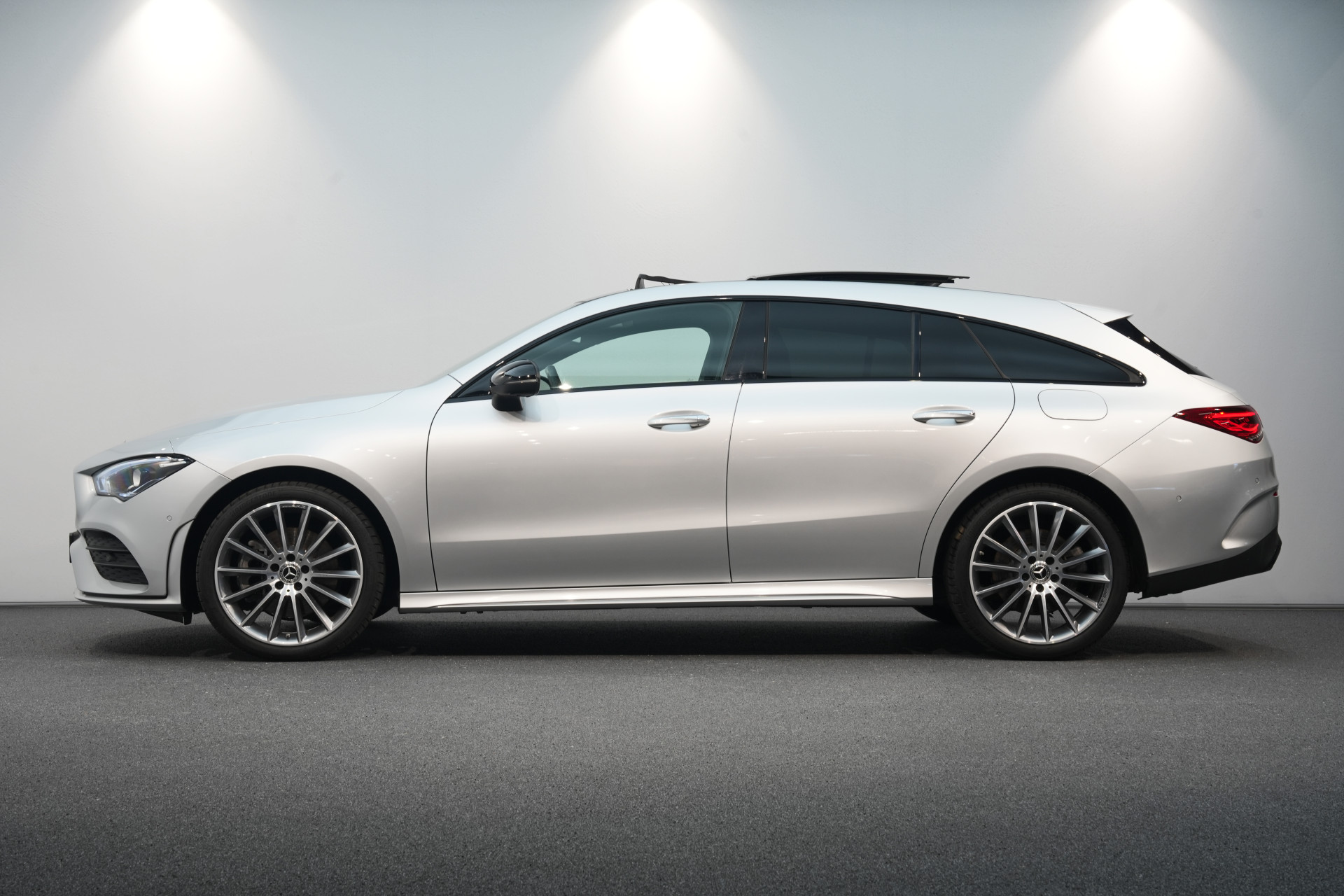 Mercedes-Benz CLA-Klasse Shooting Brake 250 e AMG 48841225-5.jpg | Autocenter Oss