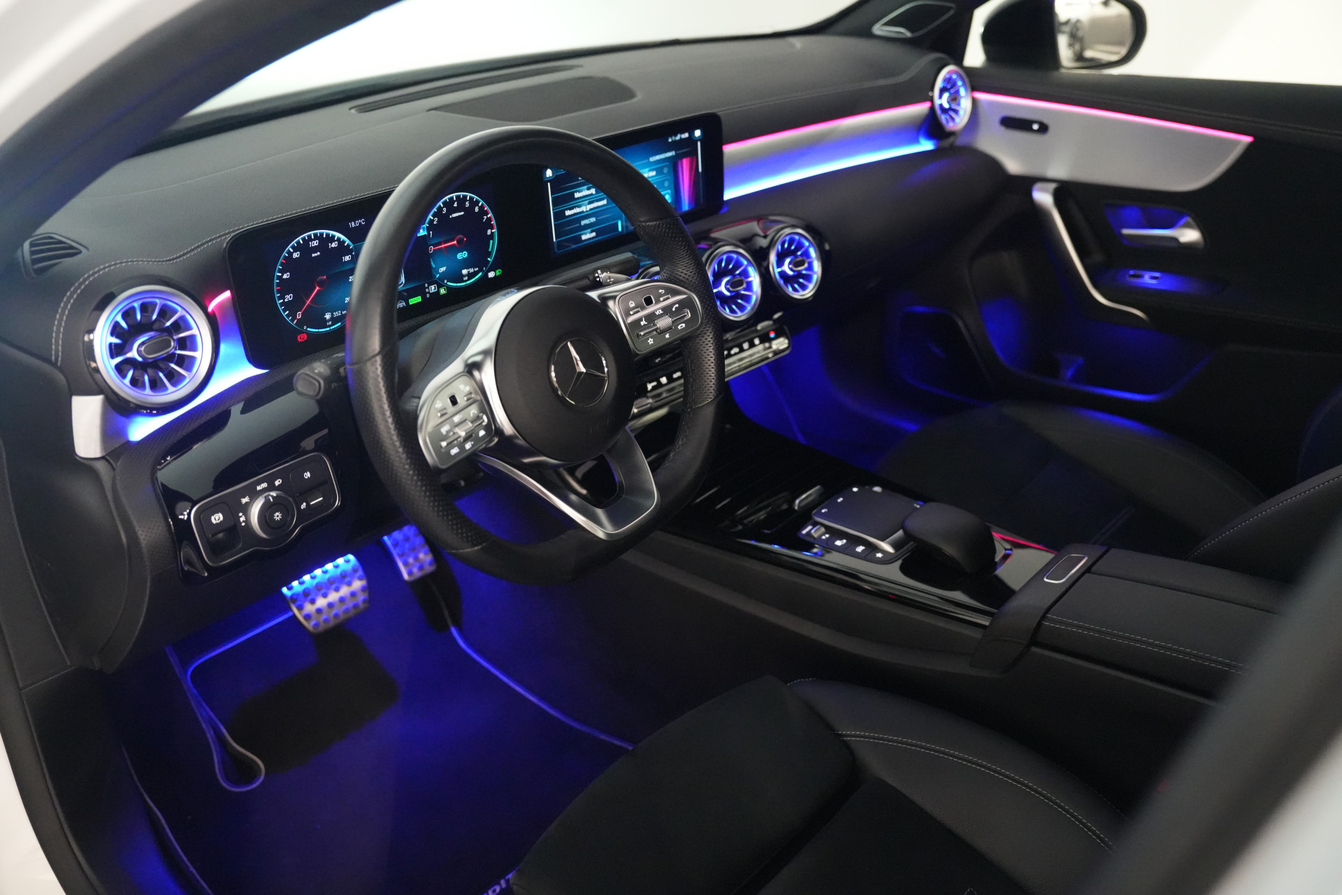 Mercedes-Benz A-Klasse 250 e AMG 48841231-10.jpg | Autocenter Oss