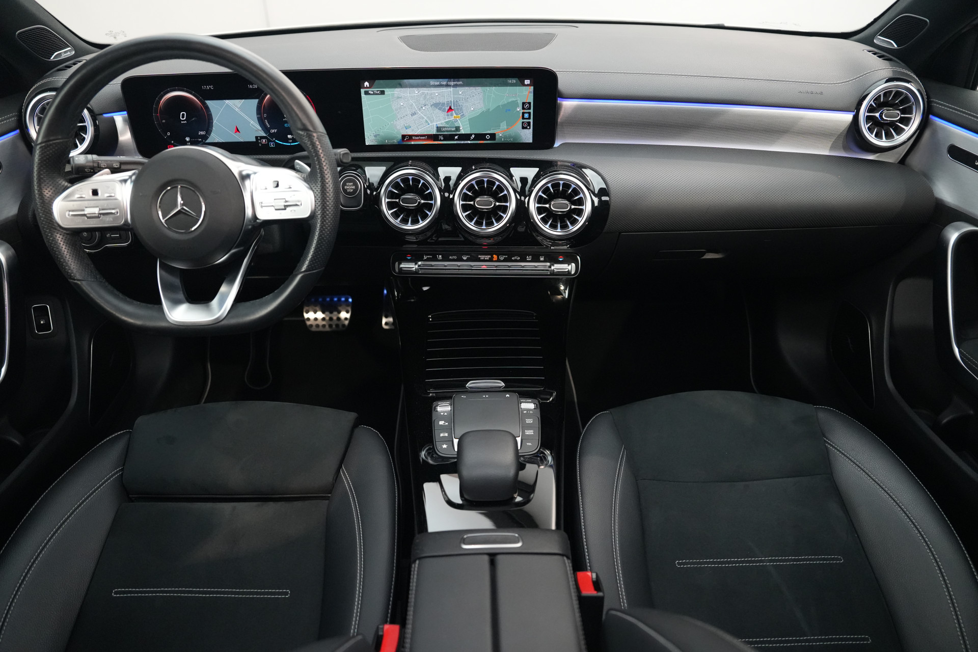 Mercedes-Benz A-Klasse 250 e AMG 48841231-11.jpg | Autocenter Oss