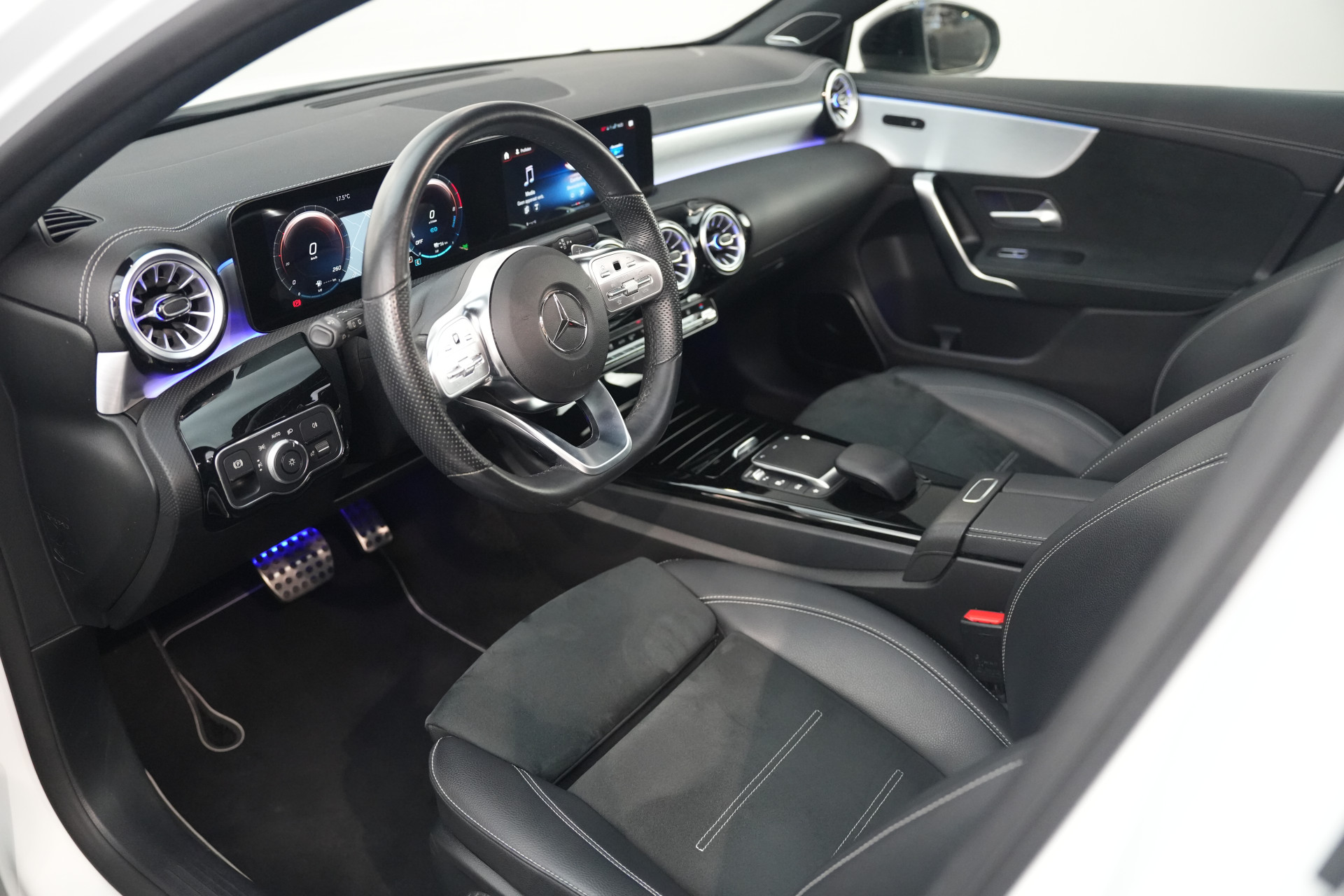 Mercedes-Benz A-Klasse 250 e AMG 48841231-12.jpg | Autocenter Oss