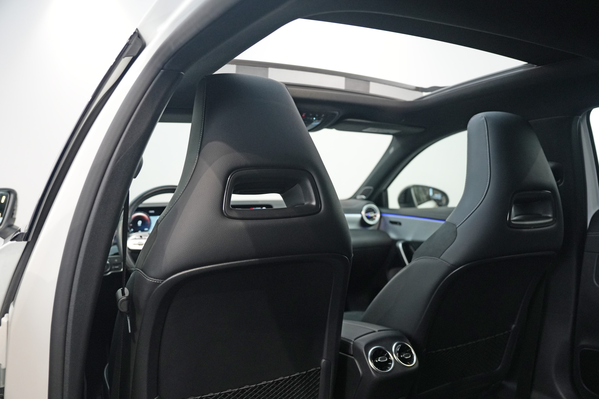 Mercedes-Benz A-Klasse 250 e AMG 48841231-15.jpg | Autocenter Oss