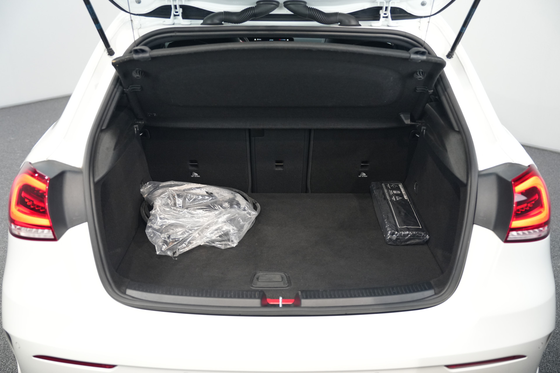 Mercedes-Benz A-Klasse 250 e AMG 48841231-16.jpg | Autocenter Oss