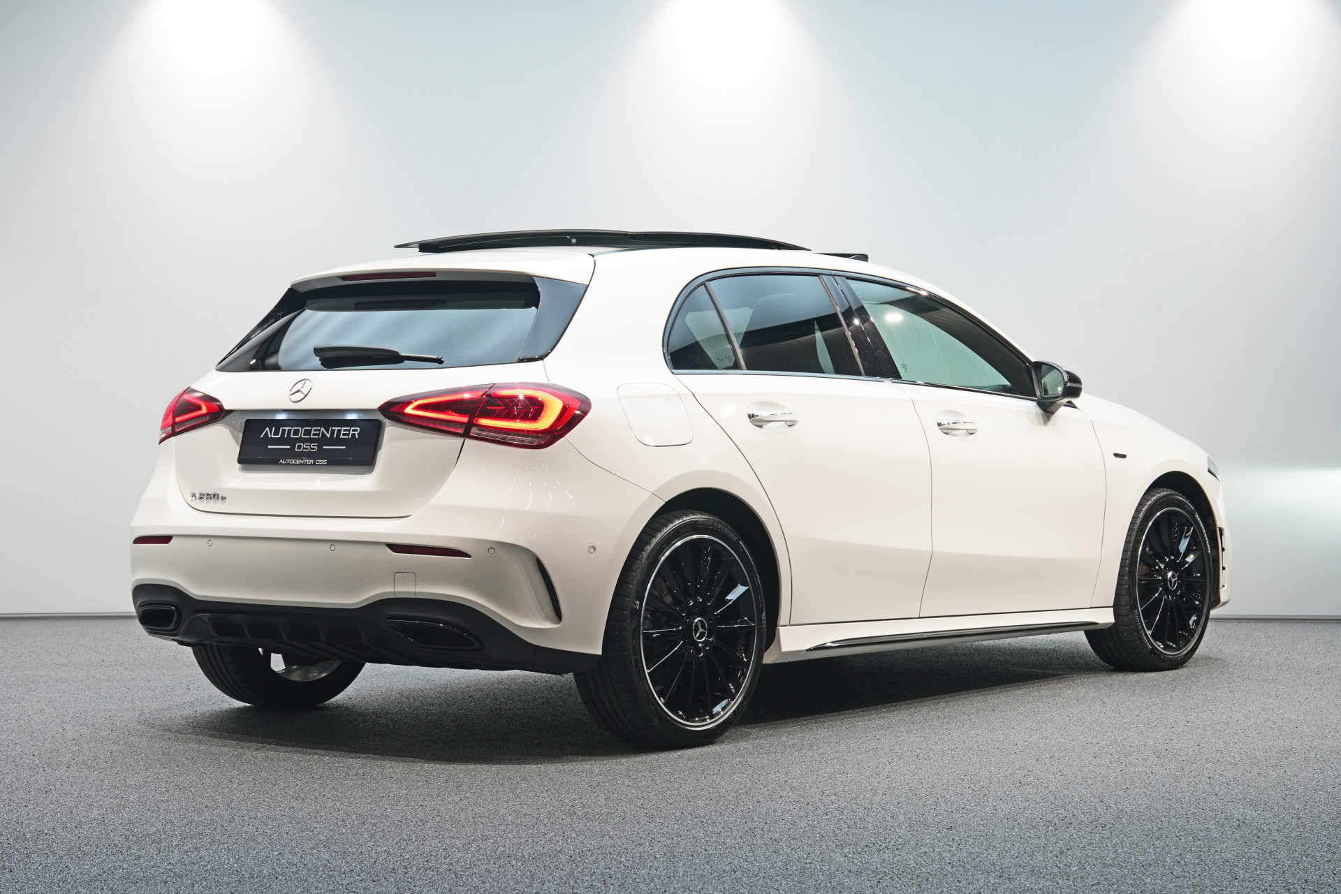 Mercedes-Benz A-Klasse 250 e AMG 48841231-2.jpg | Autocenter Oss