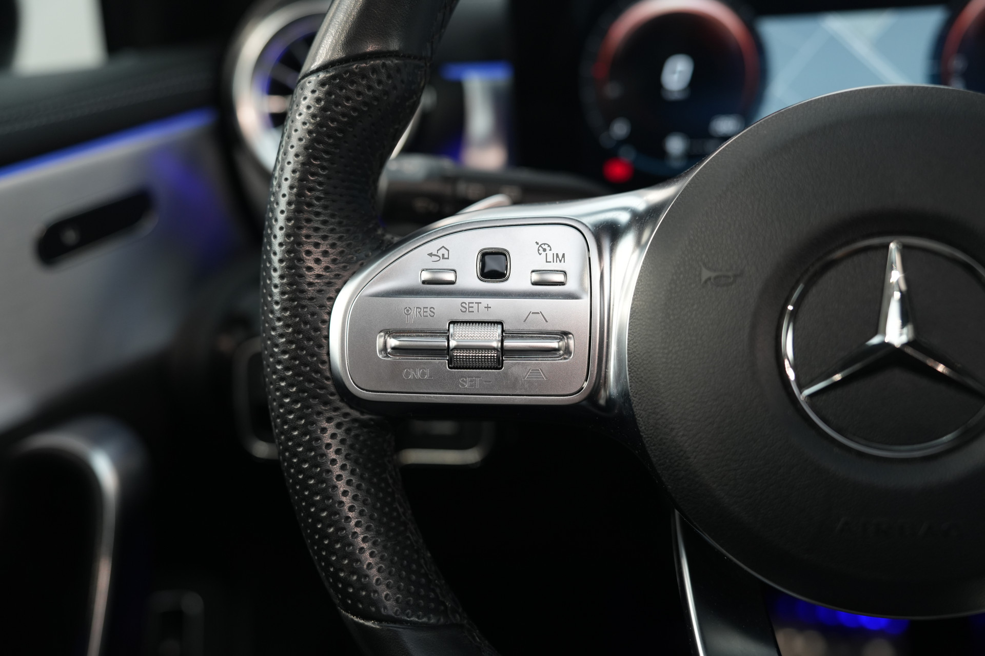 Mercedes-Benz A-Klasse 250 e AMG 48841231-21.jpg | Autocenter Oss