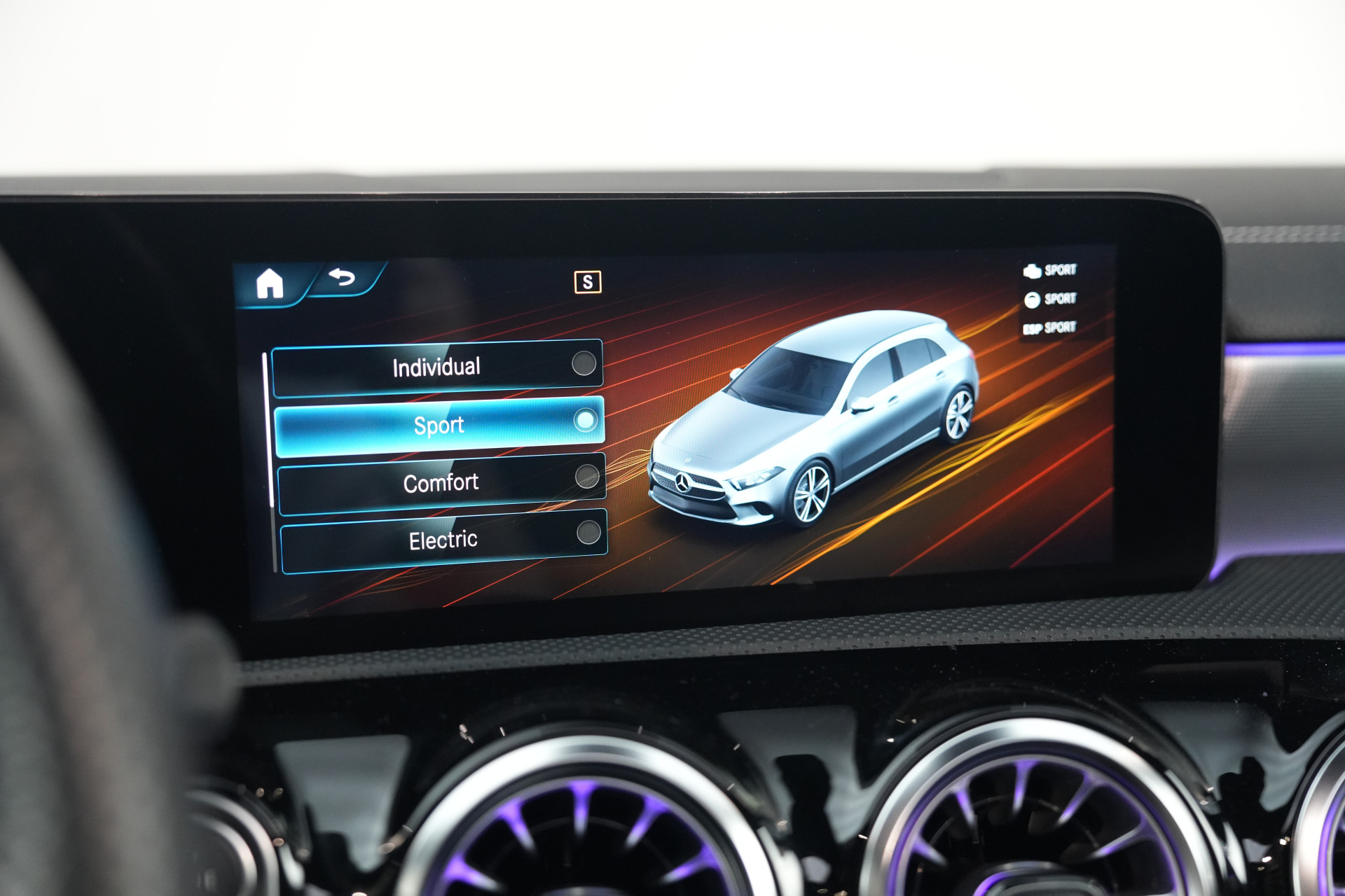 Mercedes-Benz A-Klasse 250 e AMG 48841231-28.jpg | Autocenter Oss