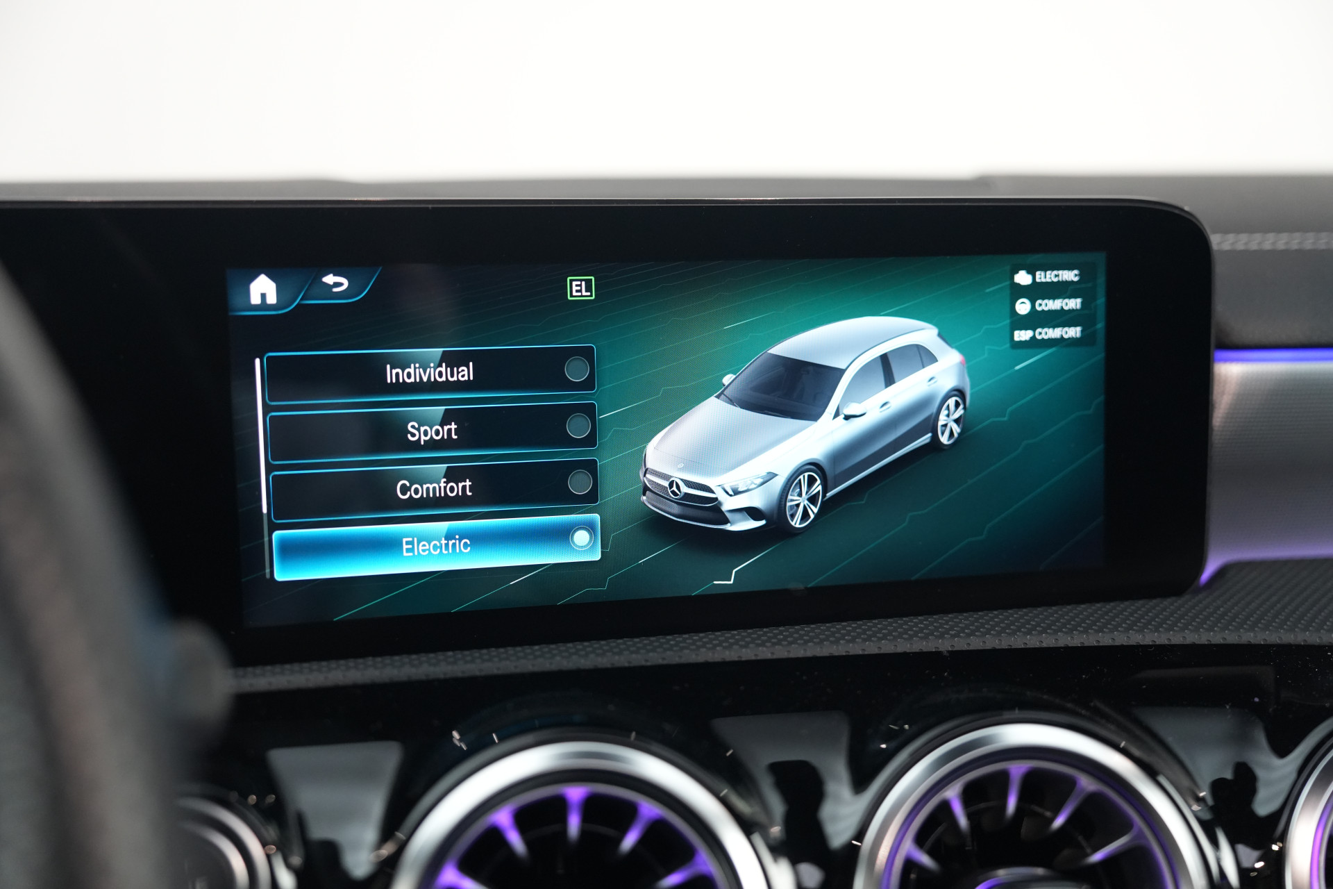 Mercedes-Benz A-Klasse 250 e AMG 48841231-29.jpg | Autocenter Oss