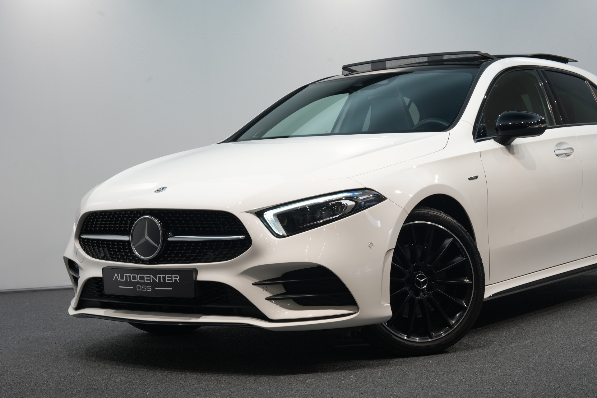 Mercedes-Benz A-Klasse 250 e AMG 48841231-34.jpg | Autocenter Oss