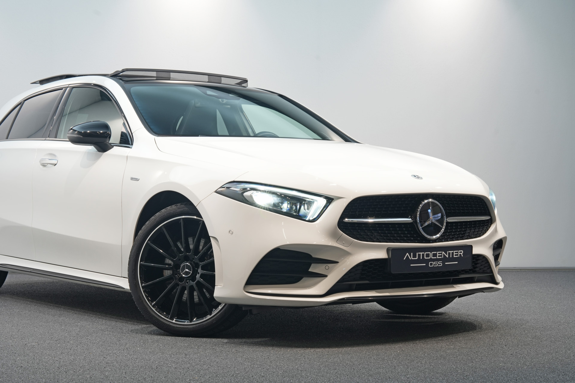 Mercedes-Benz A-Klasse 250 e AMG 48841231-41.jpg | Autocenter Oss