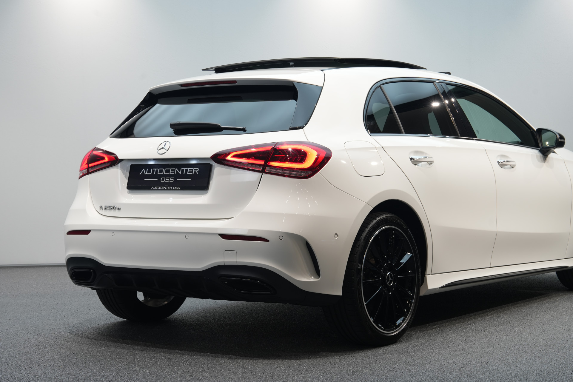 Mercedes-Benz A-Klasse 250 e AMG 48841231-42.jpg | Autocenter Oss