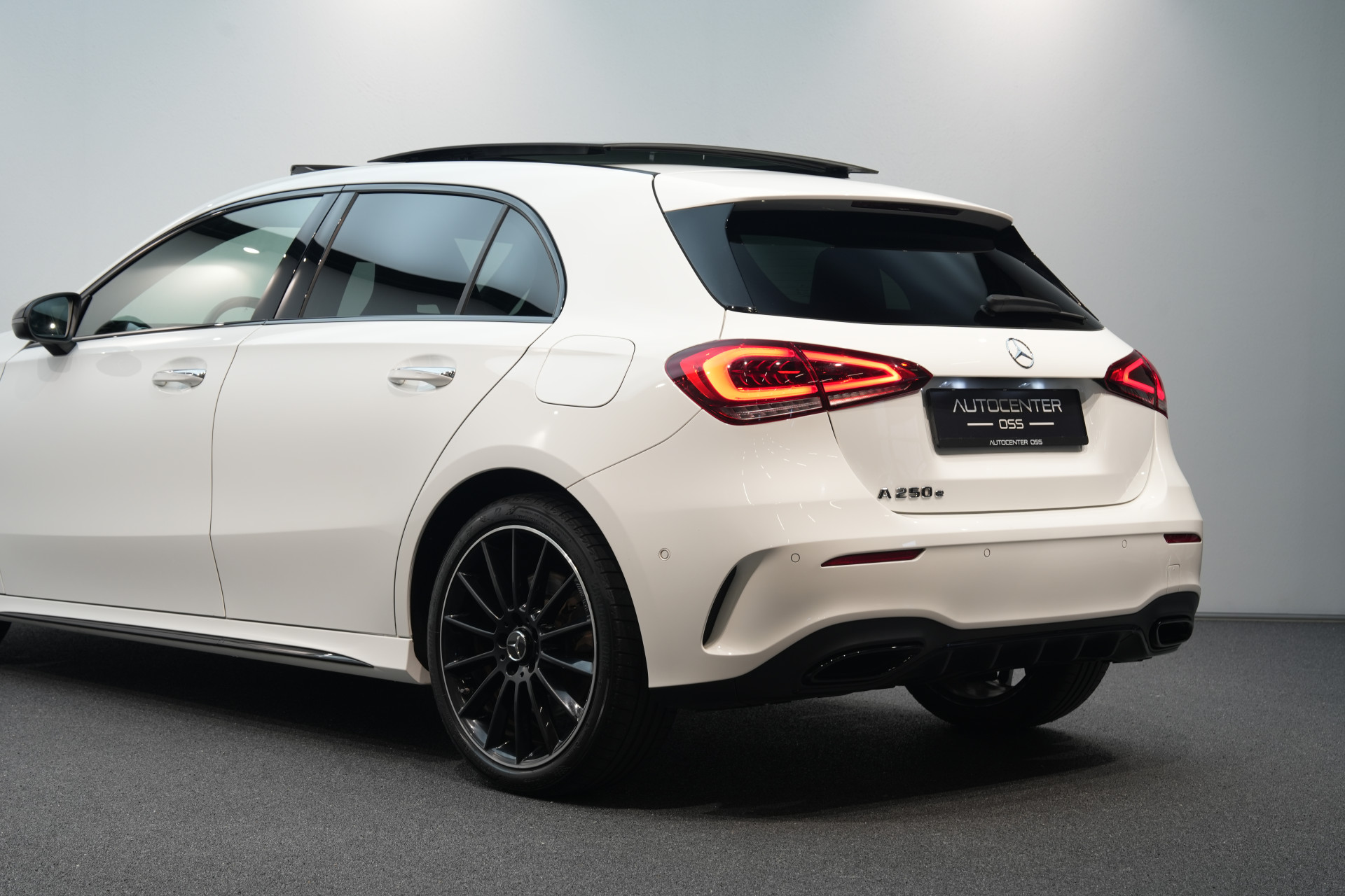 Mercedes-Benz A-Klasse 250 e AMG 48841231-44.jpg | Autocenter Oss