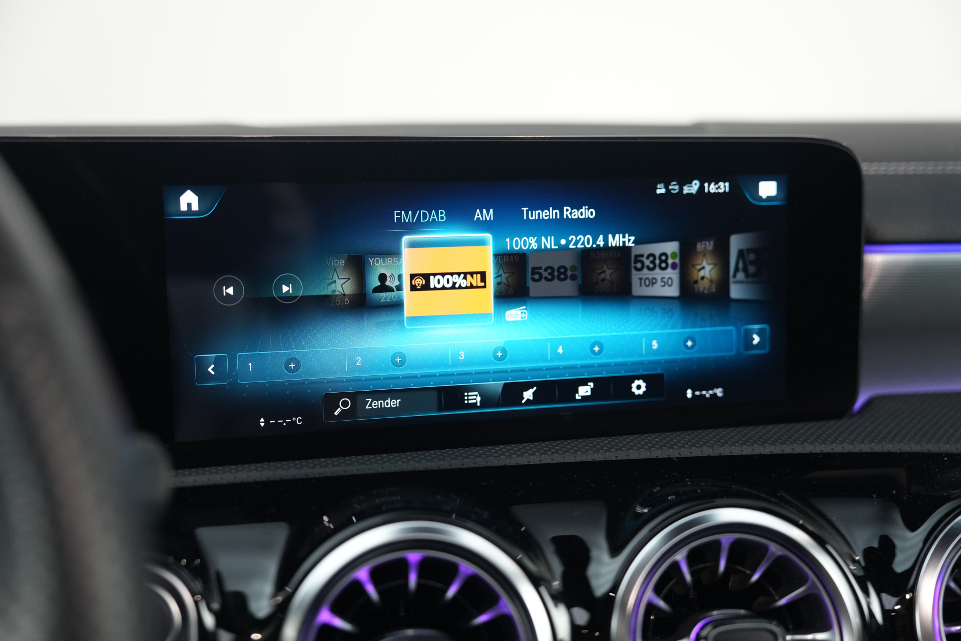 Mercedes-Benz A-Klasse 250 e AMG 48841231-54.jpg | Autocenter Oss