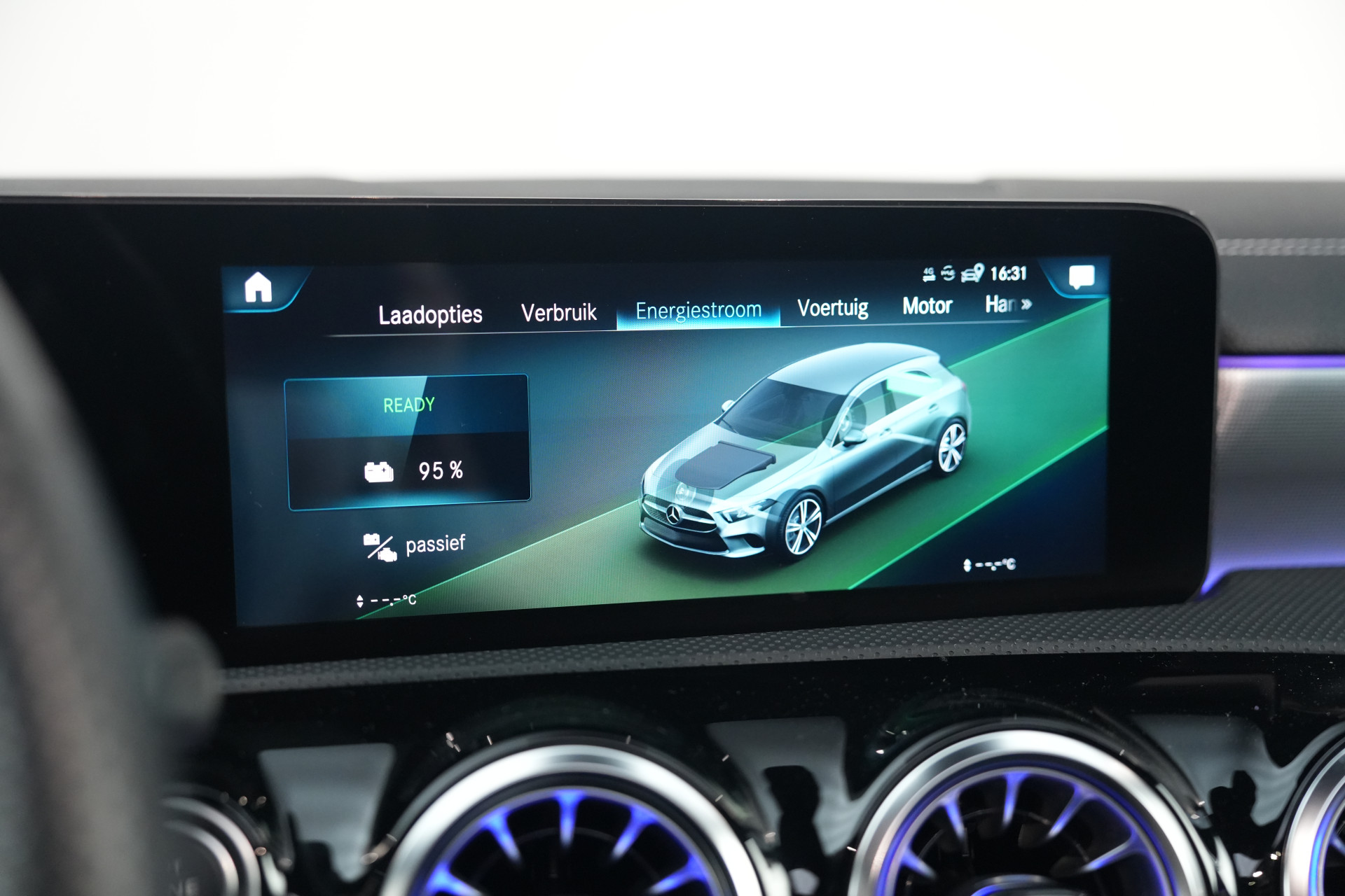 Mercedes-Benz A-Klasse 250 e AMG 48841231-57.jpg | Autocenter Oss