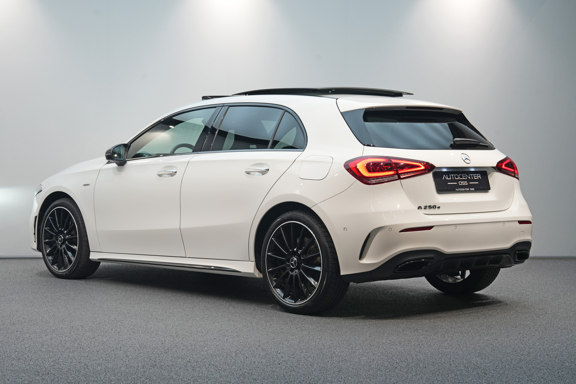 Mercedes-Benz A-Klasse 250 e AMG 48841231-6.jpg | Autocenter Oss
