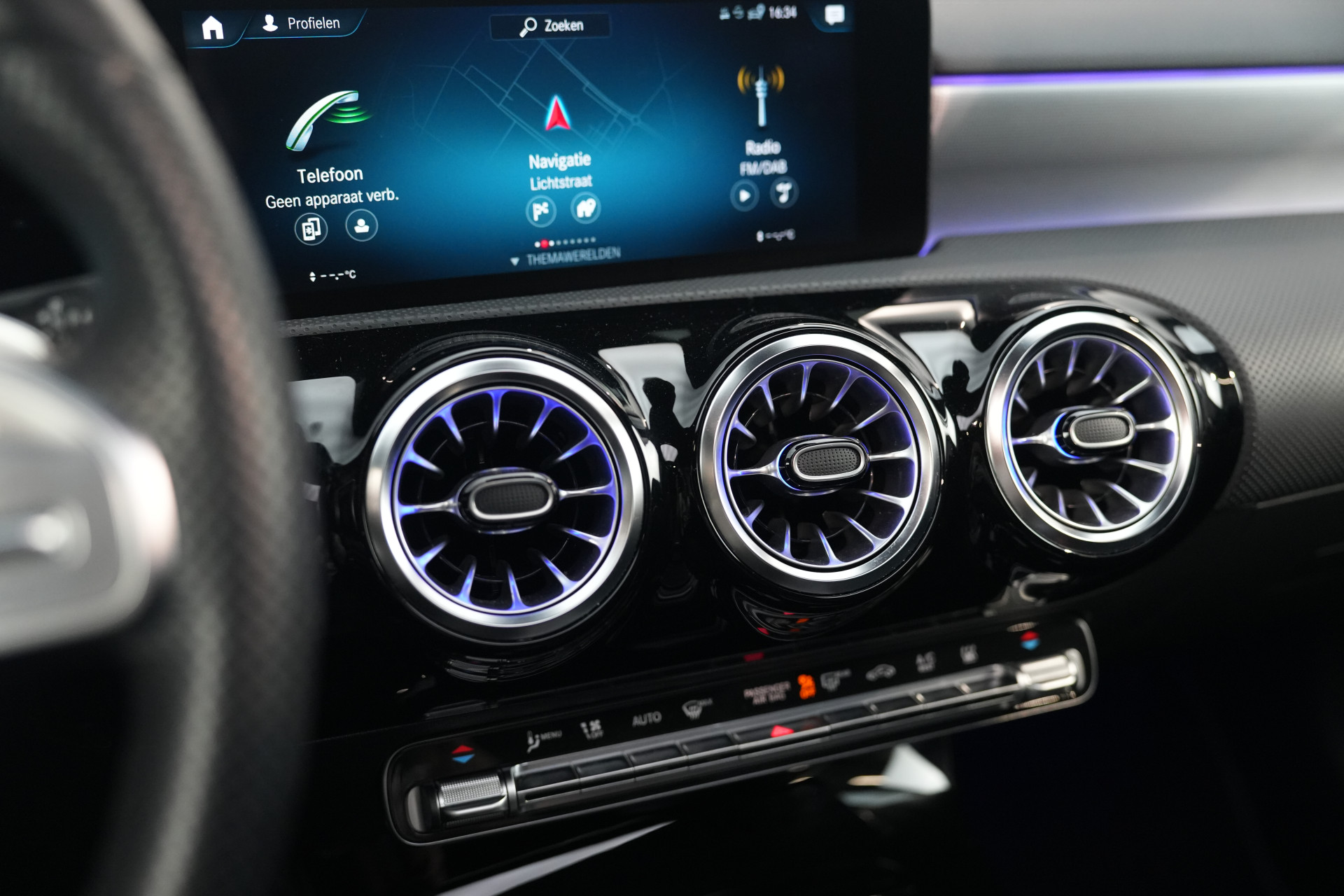 Mercedes-Benz A-Klasse 250 e AMG 48841231-65.jpg | Autocenter Oss