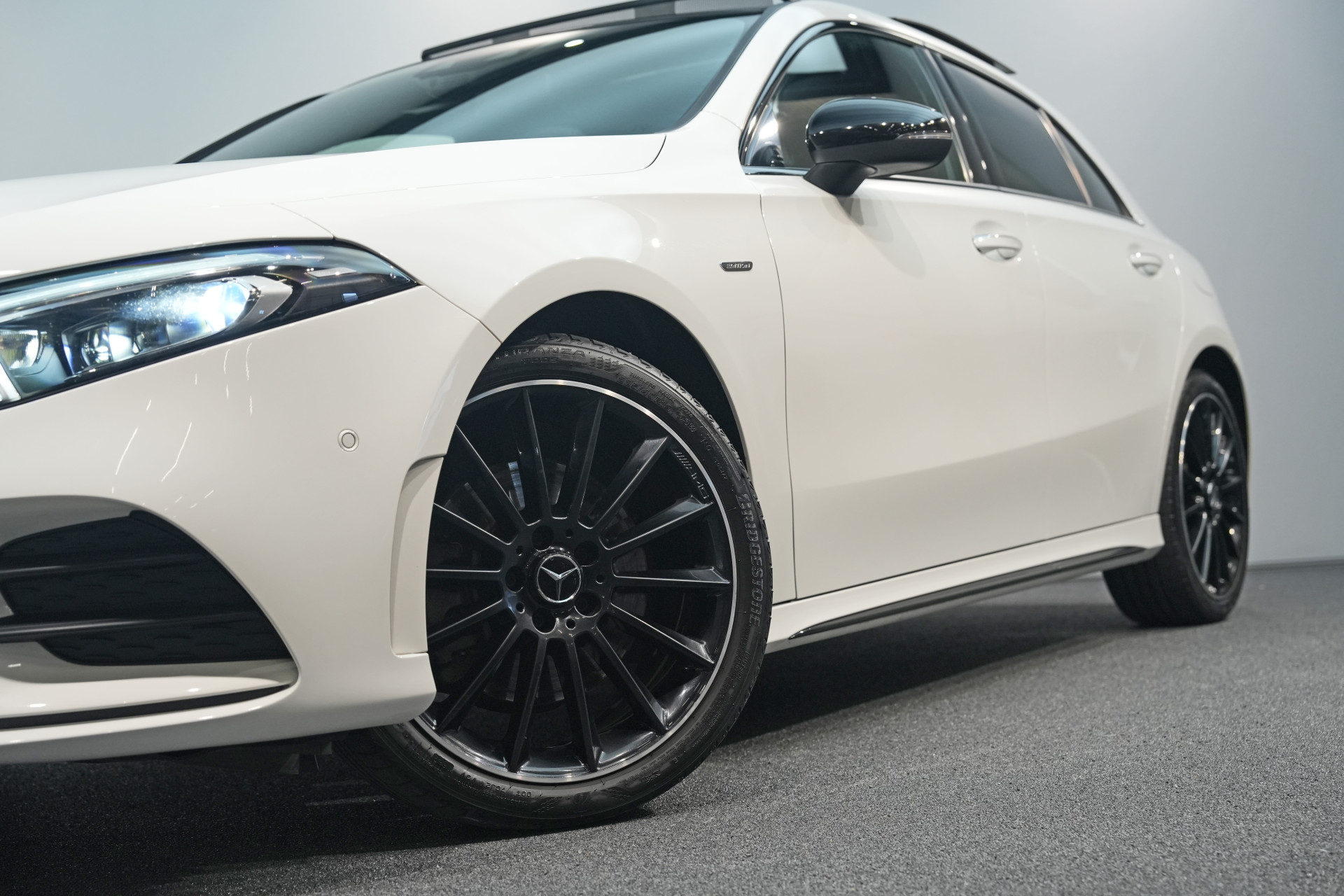 Mercedes-Benz A-Klasse 250 e AMG 48841231-7.jpg | Autocenter Oss