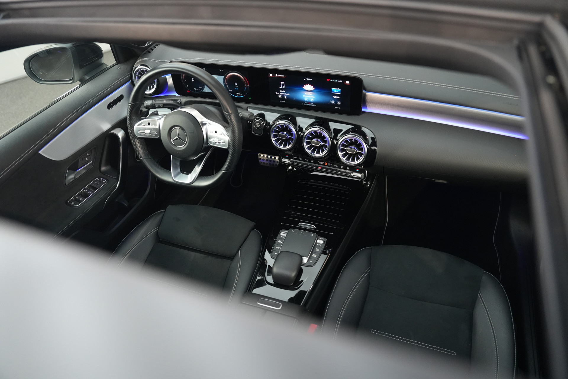 Mercedes-Benz A-Klasse 250 e AMG 48841231-9.jpg | Autocenter Oss