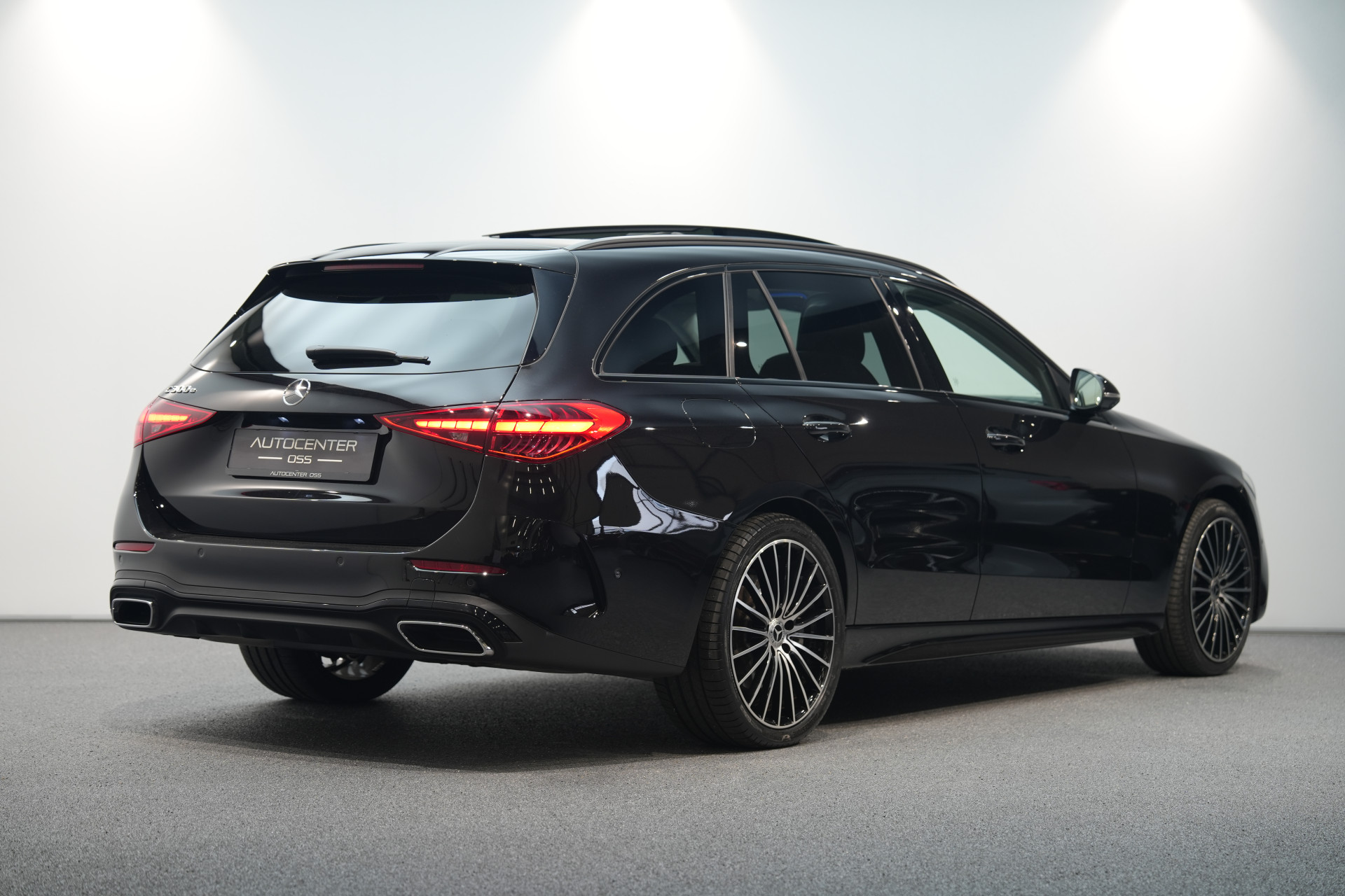 Mercedes-Benz C-Klasse Estate 300 e AMG 49184137-1.jpg | Autocenter Oss