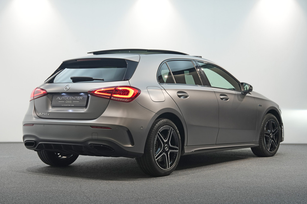 Mercedes-Benz A-Klasse 250 e AMG MAGNO MAT 49317318-1.jpg | Autocenter Oss